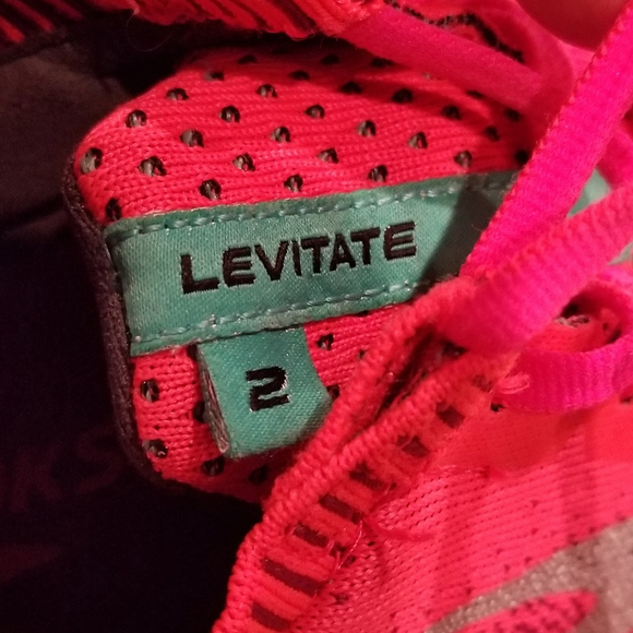 Brooks Levitate 2 Pink Purple Silver Running Shoes Womens Size 8 - Picture 8 of 11